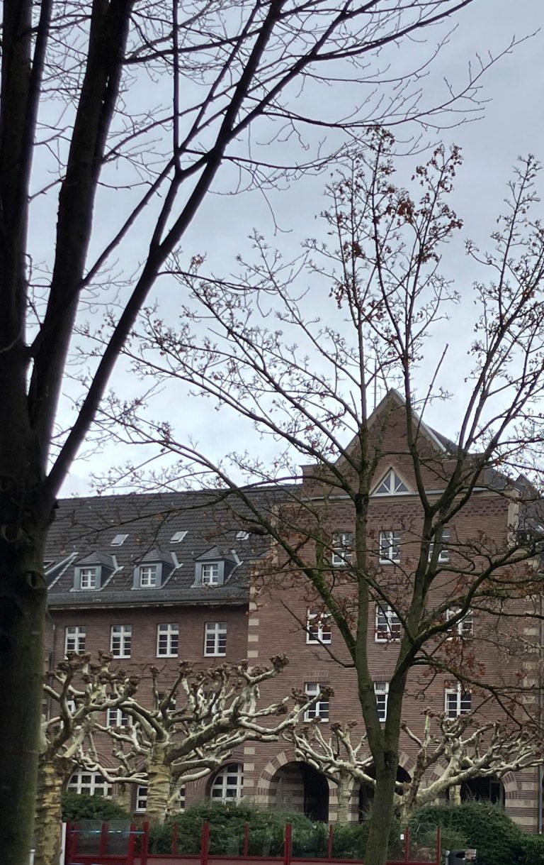 Blick auf den Friedensplatz von der Salzgrotte aus gesehen